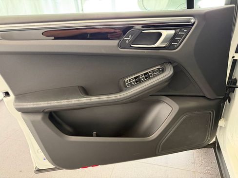Certified 2023 Porsche Macan AWD/4WD image 15
