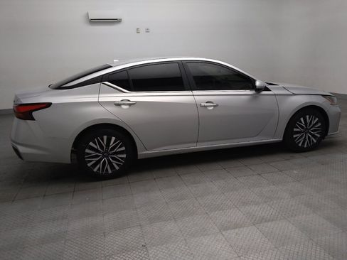 Used 2023 Nissan Altima 2.5 SV FWD image 10