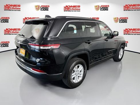 Used 2023 Jeep Grand Cherokee Laredo w/ Luxury Tech Group I AWD/4WD image 16