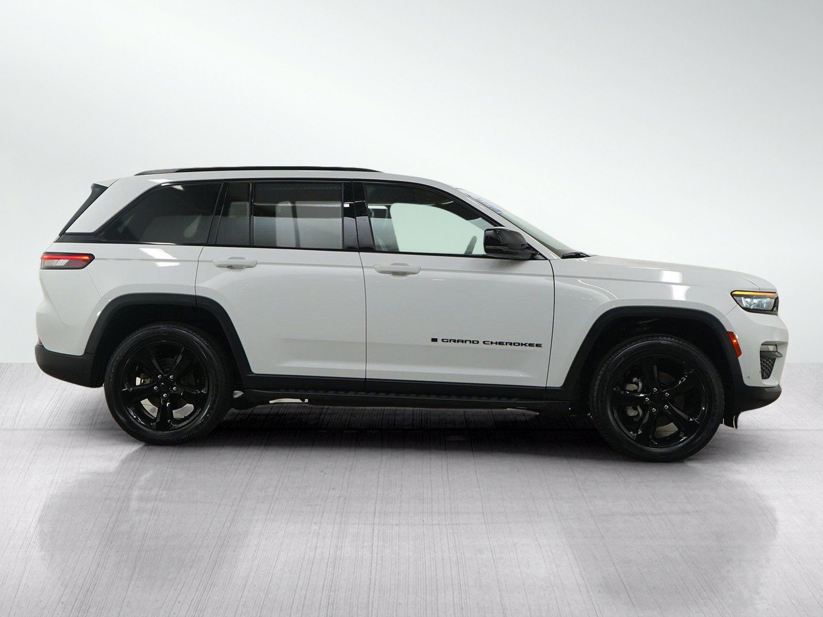 Used 2024 Jeep Grand Cherokee Limited w/ Luxury Tech Group II AWD/4WD image 7