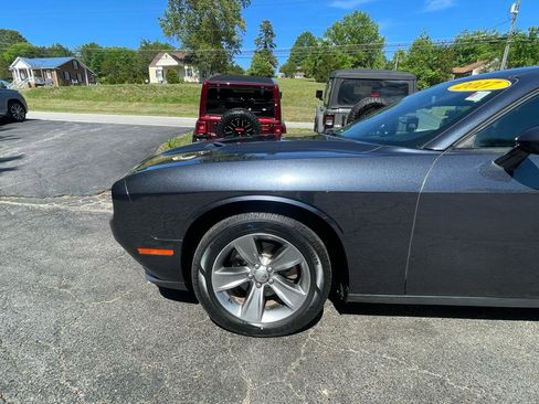 Used 2017 Dodge Challenger SXT RWD image 2