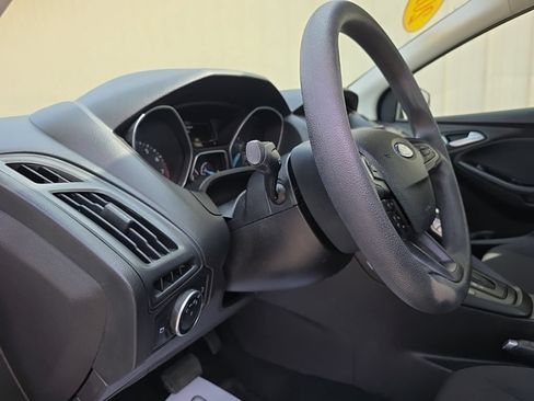 Used 2016 Ford Focus SE FWD image 16