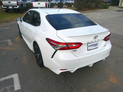 Used 2019 Toyota Camry SE image 9