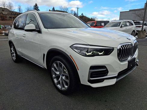 Used 2023 BMW X5 xDrive40i w/ Premium Package image 3