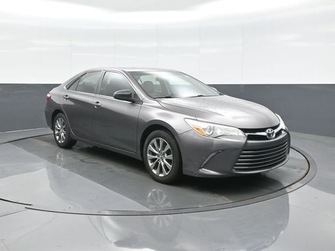 Used 2016 Toyota Camry XLE image 1