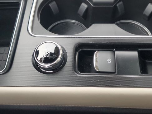 New 2026 Lincoln Corsair Premiere image 24