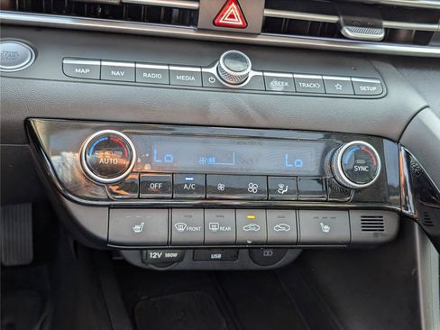 Used 2025 Hyundai Elantra Limited FWD image 28