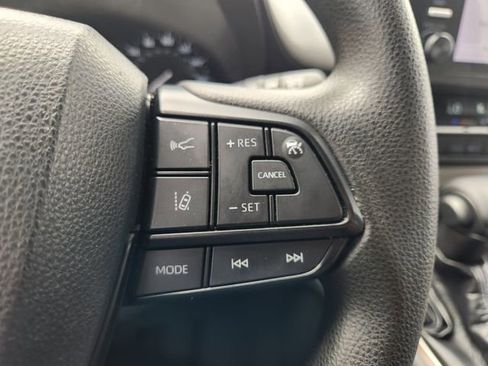 Certified 2023 Toyota Sienna LE FWD image 29