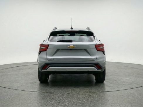 Used 2025 Chevrolet Trax LT FWD image 7
