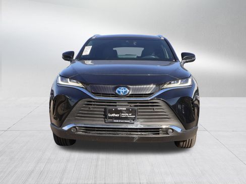 Used 2022 Toyota Venza XLE image 2