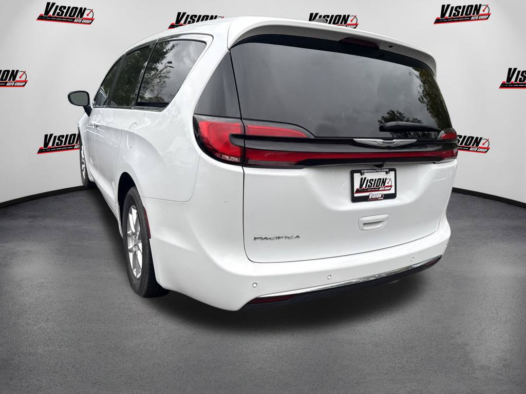 Used 2026 Chrysler Pacifica Select FWD image 7