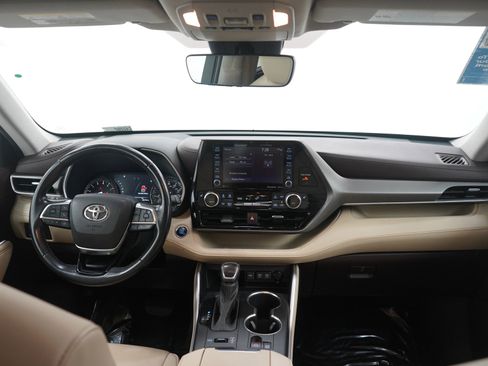 Used 2021 Toyota Highlander XLE image 14