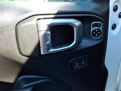 Used 2024 Jeep Gladiator Mojave w/ Convenience Group AWD/4WD image 18