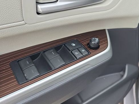 Used 2022 Toyota Sienna XLE FWD image 21