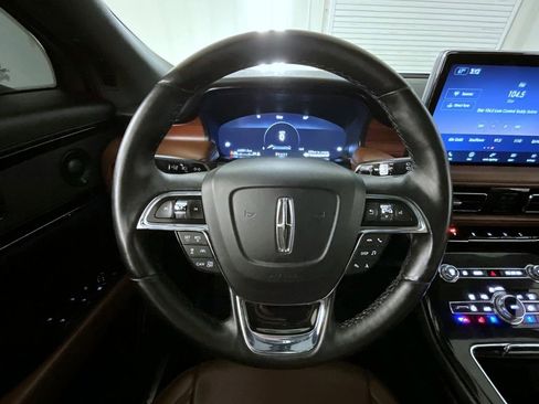Used 2022 Lincoln Nautilus Reserve AWD/4WD image 11