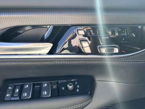 New 2026 Jeep Grand Wagoneer Summit AWD/4WD image 32