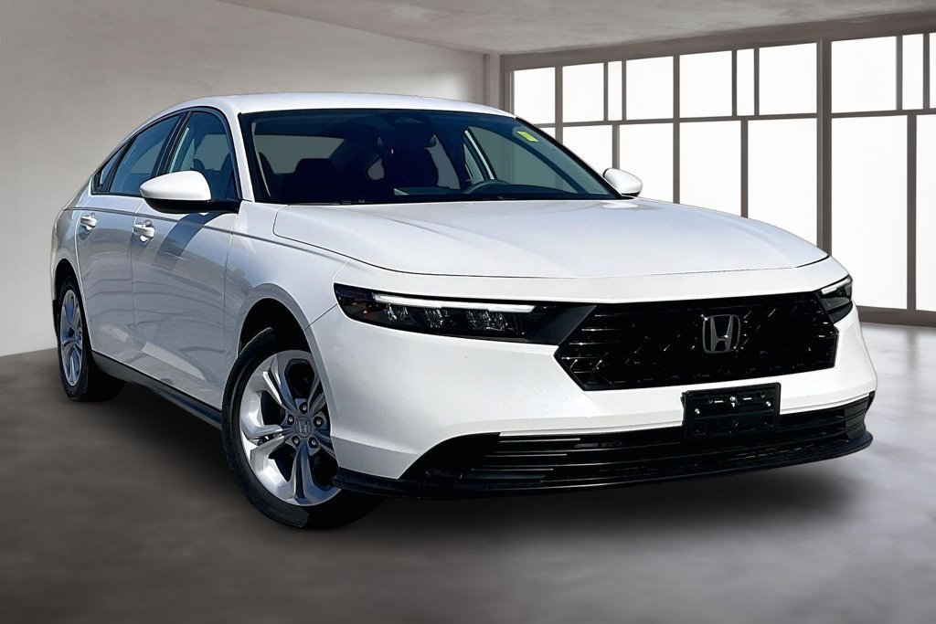 Certified 2023 Honda Accord LX image 3