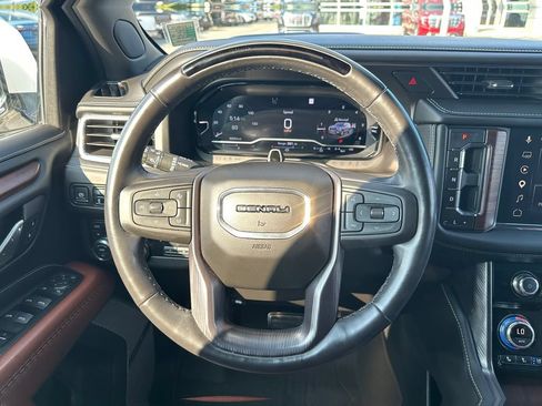 Used 2023 GMC Yukon XL Denali Ultimate AWD/4WD image 12