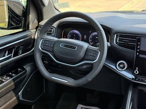 Used 2024 Jeep Wagoneer 4WD w/ Premium Group I image 15