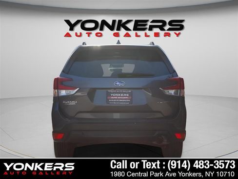 Used 2021 Subaru Forester Premium image 5