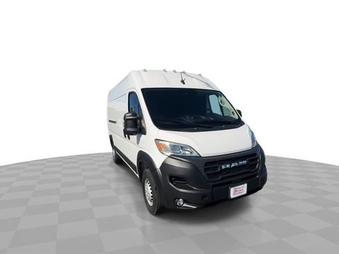 Used 2024 RAM ProMaster 2500 w/ Convenience Group FWD image 3