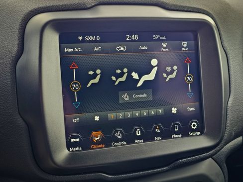 Certified 2022 Jeep Renegade Altitude w/ Convenience Group AWD/4WD image 23