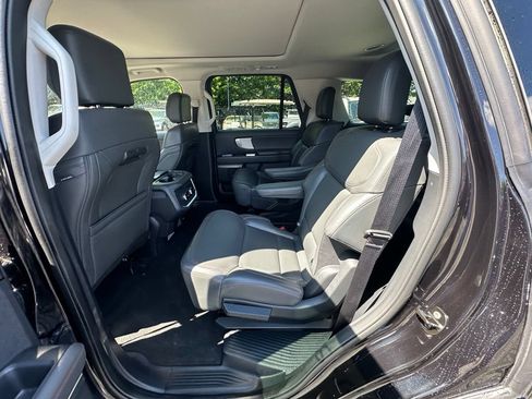 Used 2025 Ford Expedition Active AWD/4WD image 14