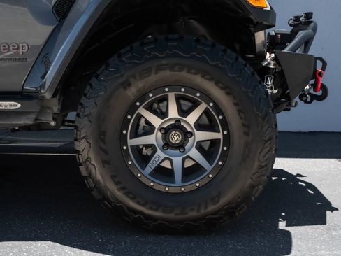 Used 2018 Jeep Wrangler Unlimited Rubicon w/ Dual Top Group image 37
