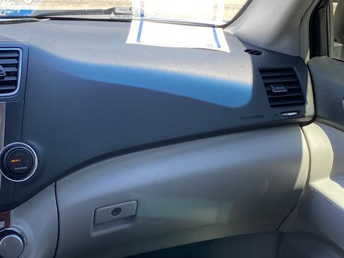 Used 2013 Toyota Highlander Limited AWD/4WD image 22