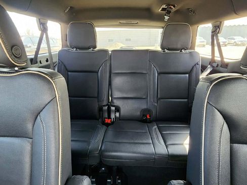 Used 2023 Chevrolet Suburban Premier image 21