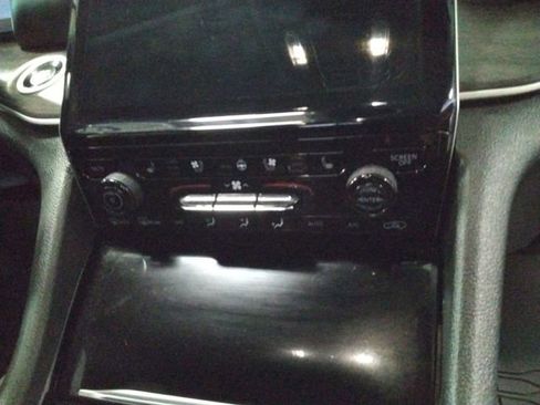 Used 2023 Jeep Grand Cherokee Limited w/ Luxury Tech Group II image 31