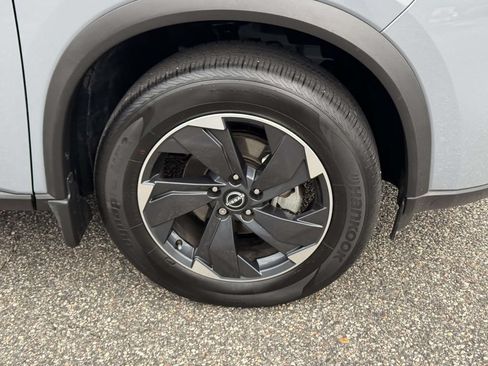 Certified 2026 Nissan Rogue SV AWD/4WD image 9