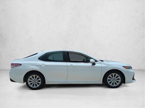 Used 2020 Toyota Camry LE w/ Convenience Package FWD image 4