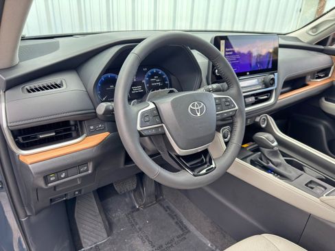 Used 2024 Toyota Grand Highlander Platinum image 13