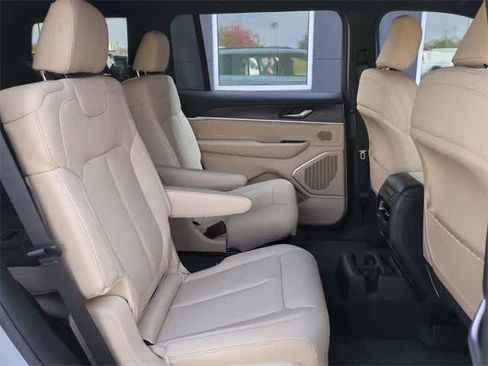 New 2025 Jeep Grand Cherokee L Limited image 21