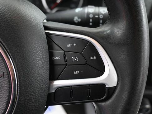 Used 2020 Jeep Renegade Latitude FWD image 29