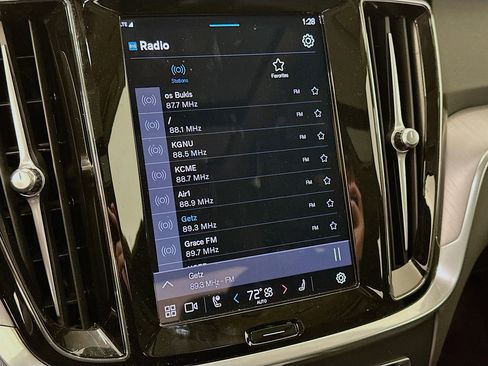 Used 2025 Volvo S60 B5 Core image 21