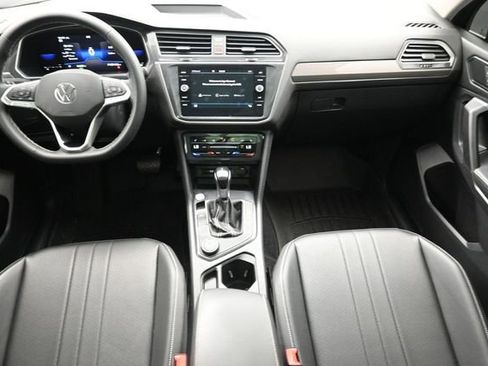 Used 2022 Volkswagen Tiguan SE AWD/4WD image 21