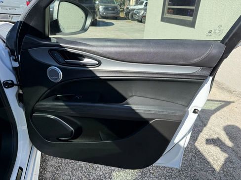 Used 2022 Alfa Romeo Stelvio Veloce image 19
