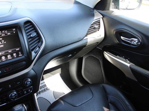Used 2018 Jeep Cherokee Limited AWD/4WD image 17