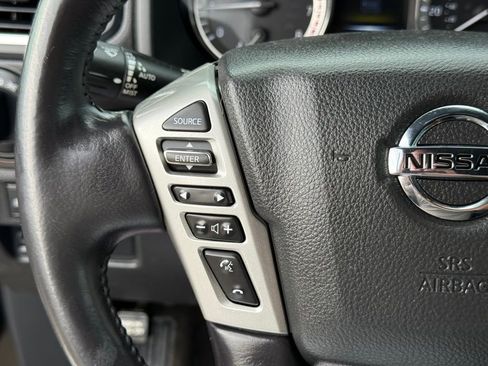Used 2018 Nissan Titan SV w/ SV Convenience Package image 16