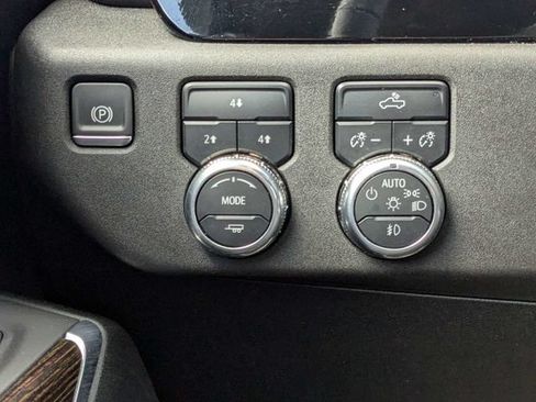 Used 2025 GMC Sierra 2500 SLE w/ SLE Convenience Package AWD/4WD image 17