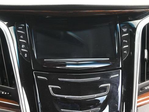 Used 2018 Cadillac Escalade ESV 4WD image 27