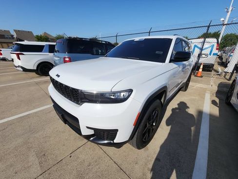 Used 2024 Jeep Grand Cherokee L Laredo RWD image 3