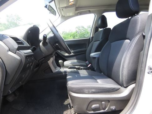 Used 2015 Subaru Forester 2.5i Premium w/ All-Weather Package AWD/4WD image 10