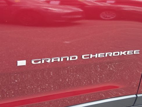Used 2021 Jeep Grand Cherokee L Limited AWD/4WD image 32