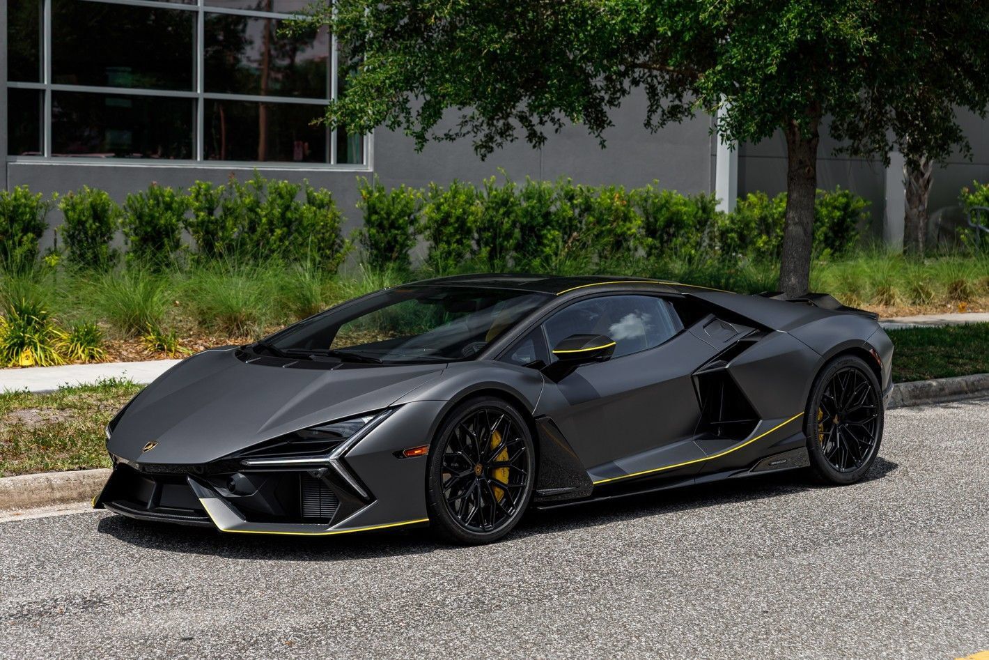 Used 2025 Lamborghini Revuelto AWD/4WD image 43