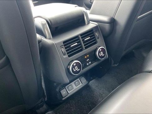 Used 2025 Land Rover Discovery Dynamic SE image 39