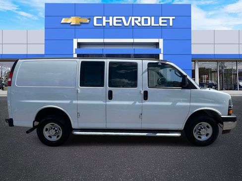 Used 2024 Chevrolet Express 2500 w/ Driver Convenience Package RWD image 4