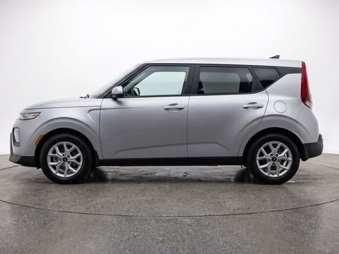 Used 2025 Kia Soul LX w/ LX Technology Package FWD image 5